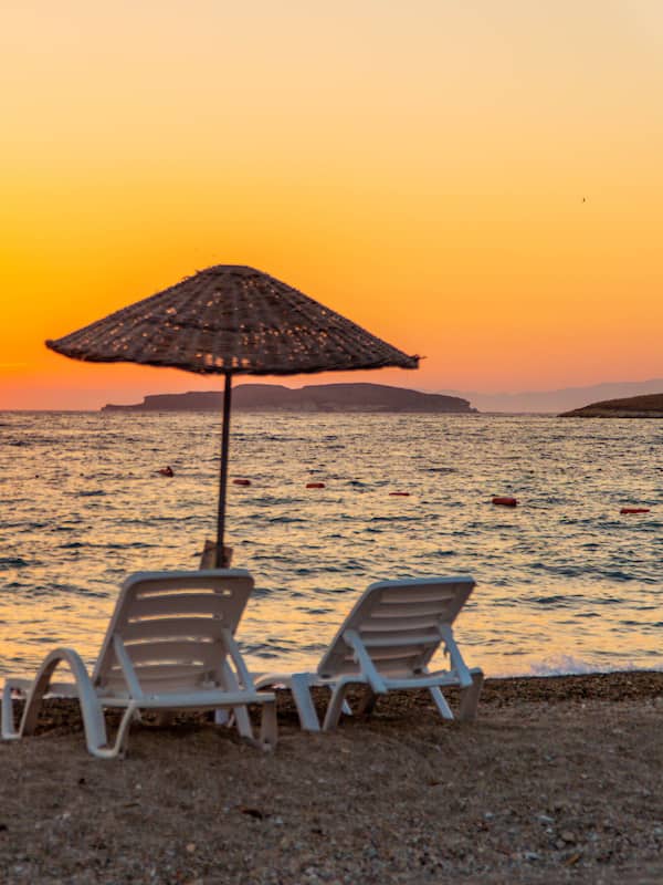 Spiaggia privata, lettini da mare, ombrelloni, teli da spiaggia