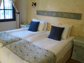 Dreibettzimmer | Select-Comfort-Betten, individuell dekoriert, individuell eingerichtet