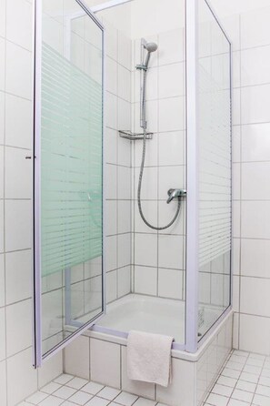 Shower, hair dryer, towels - Eckstein (Berlin)