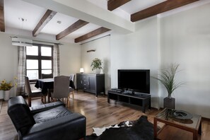 薄型テレビ、書庫