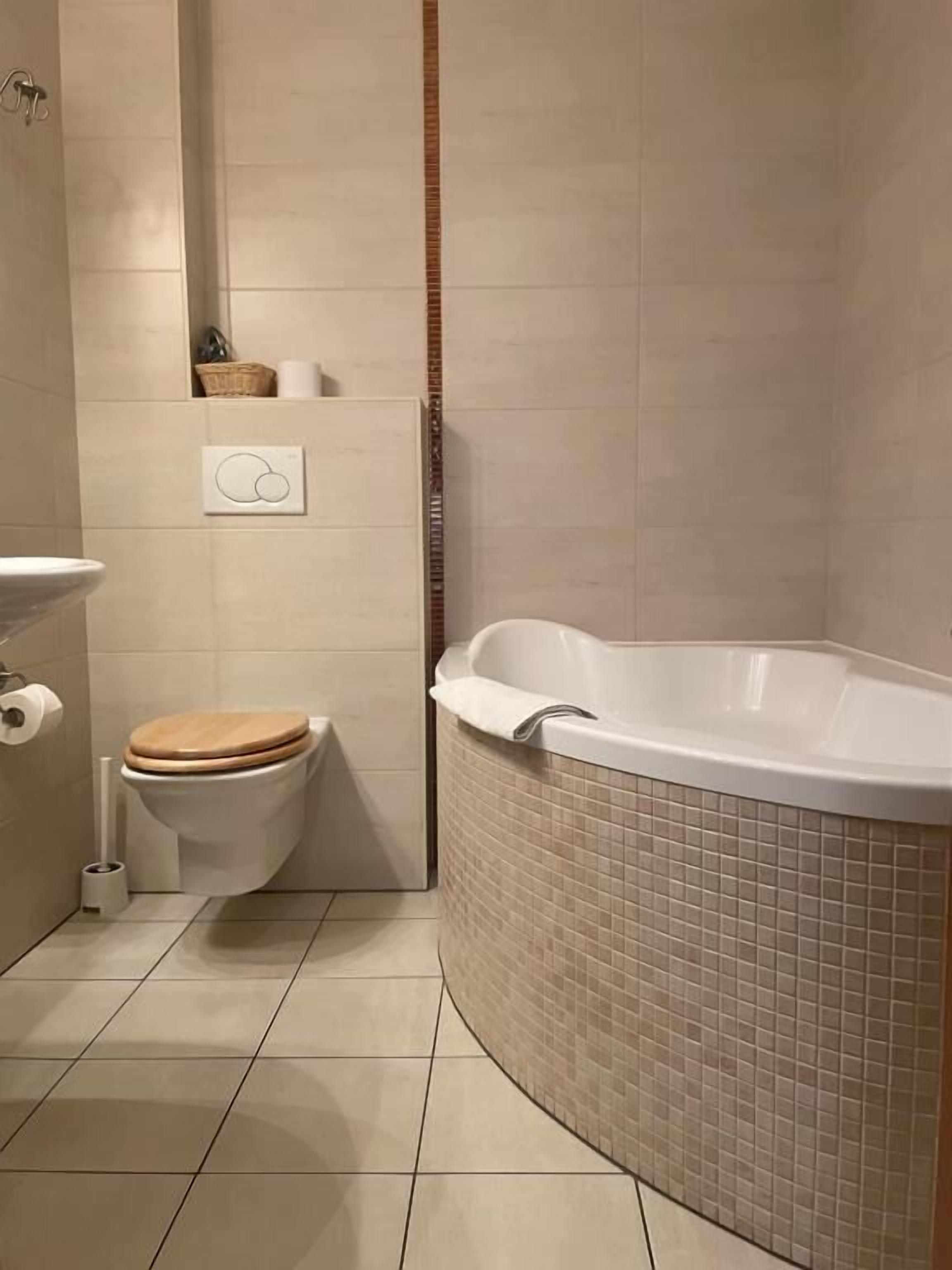 A bathroom with a toilet, a sink, and a bathtub.