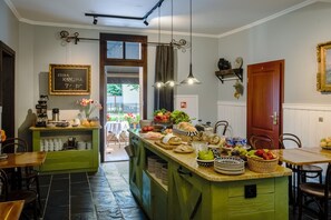 Daily buffet breakfast (PLN 45 per person) - Oliwa Park Residence (Gdansk)