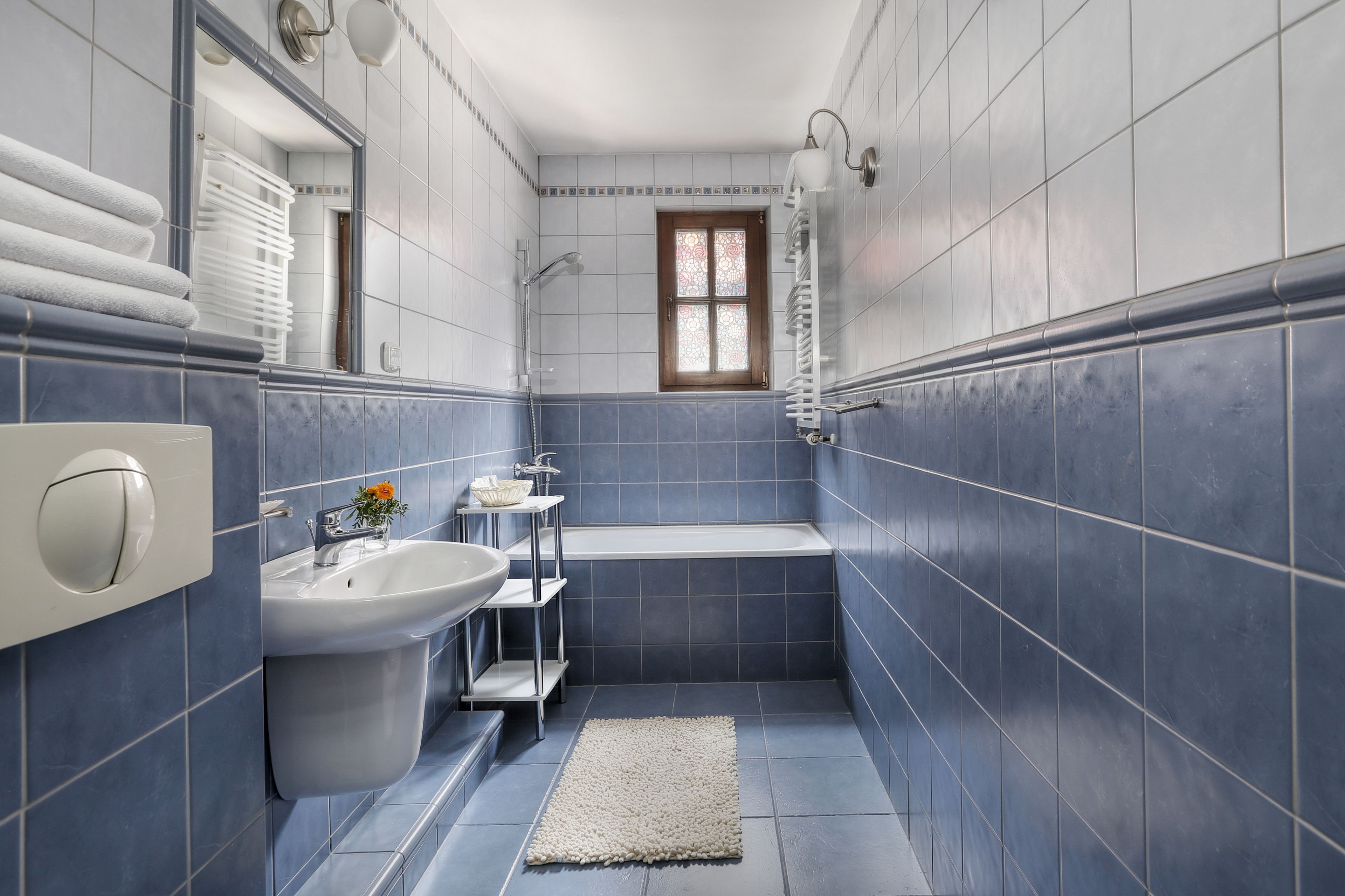 free toiletries, towels