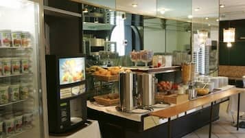 Tägliches Frühstücksbuffet (7 EUR pro Person)