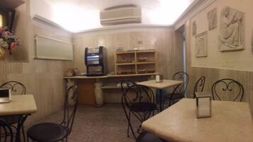 Tägliches inbegriffenes einheimisches Frühstück