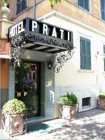 Ingresso della struttura. Hotel Prati