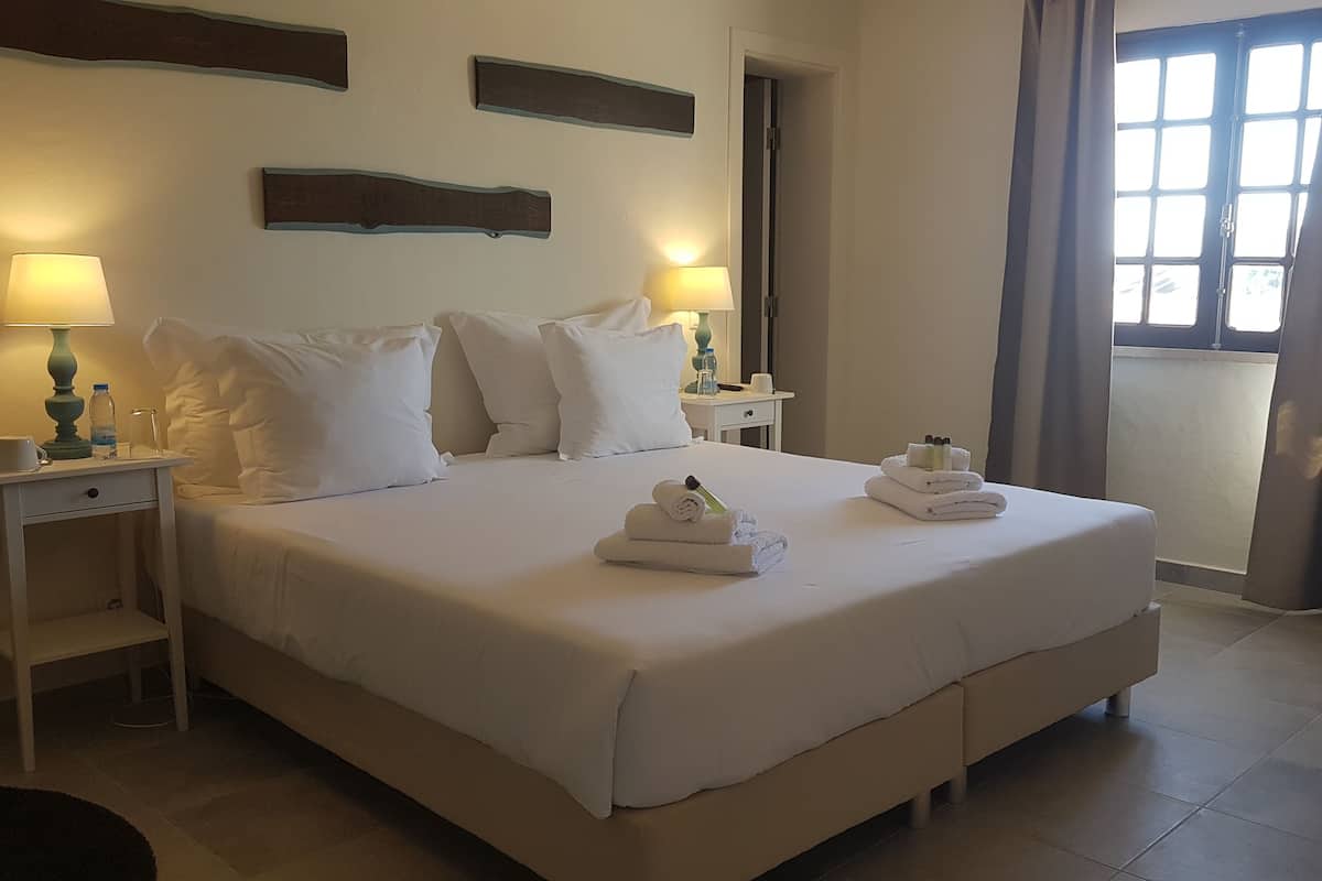 Deluxe Tek Büyük veya İki Ayrı Yataklı Oda, 1 Yatak Odası | 2 yatak odası, çarşaf takımı