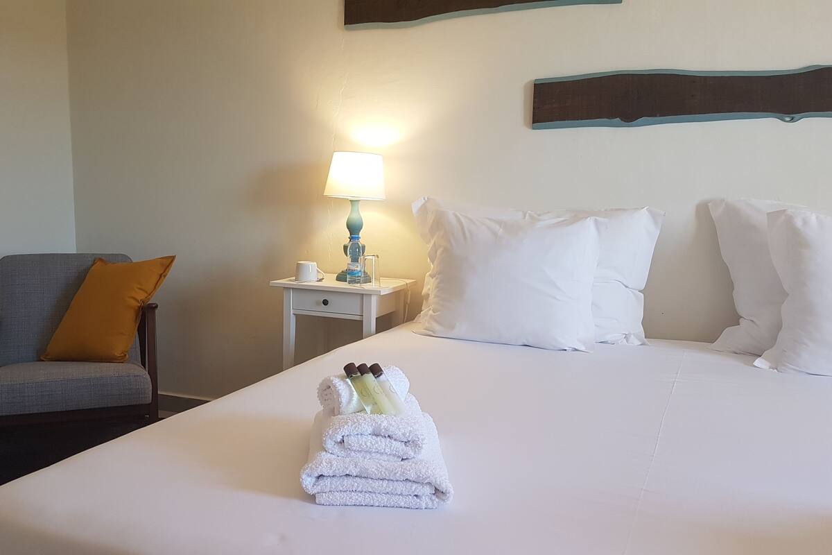Deluxe Double or Twin Room, 1 Bedroom | Bed sheets