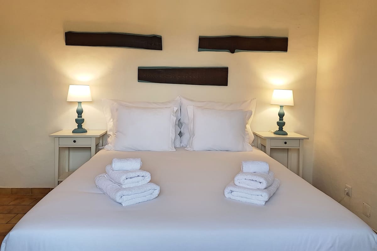 Economy kamer, 1 twee- of 2 eenpersoonsbedden | 2 slaapkamers, beddengoed