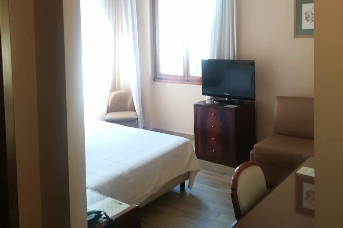 Standard Triple Room | Minibar, in-room safe, desk, soundproofing