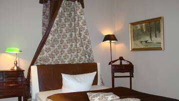 Premium bedding, iron/ironing board, free WiFi, bed sheets