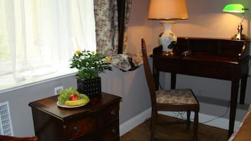 Hochwertige Bettwaren, BĂŒgeleisen/BĂŒgelbrett, kostenloses WLAN