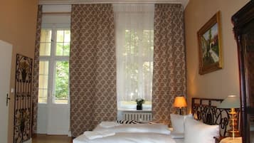 Standard-Doppelzimmer | Hochwertige Bettwaren, BĂŒgeleisen/BĂŒgelbrett, kostenloses WLAN