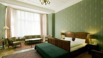 Zimmersafe, Schreibtisch, Bügeleisen/Bügelbrett, kostenloses WLAN