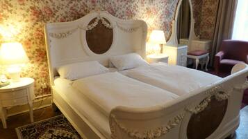 Doppelzimmer (with Shower and Shared Toilet) | Zimmersafe, Schreibtisch, Bügeleisen/Bügelbrett, kostenloses WLAN