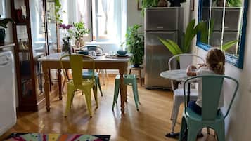 Family Apartment, 2 Bedrooms, Non Smoking, Kitchenette | Private kitchen | Fridge, dishwasher, cookware/dishes/utensils, cleaning supplies