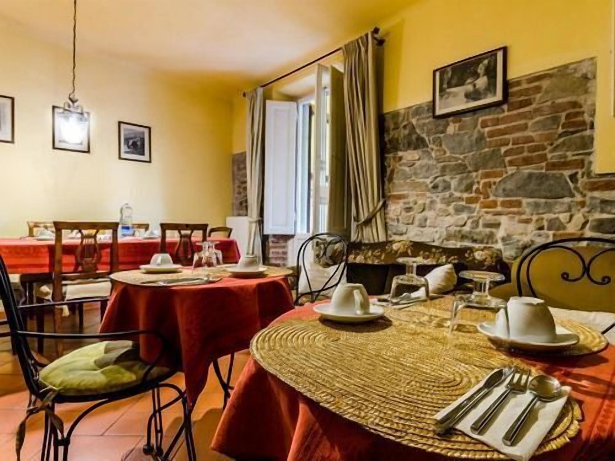 Desayuno buffet (EUR 10 por persona) 