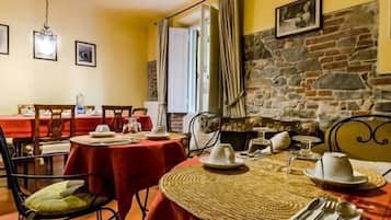 Desayuno buffet (EUR 10 por persona)