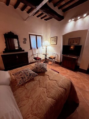 Double Room | Egyptian cotton sheets, premium bedding, down comforters, pillowtop beds - Il Pettirosso di Siena (Siena)
