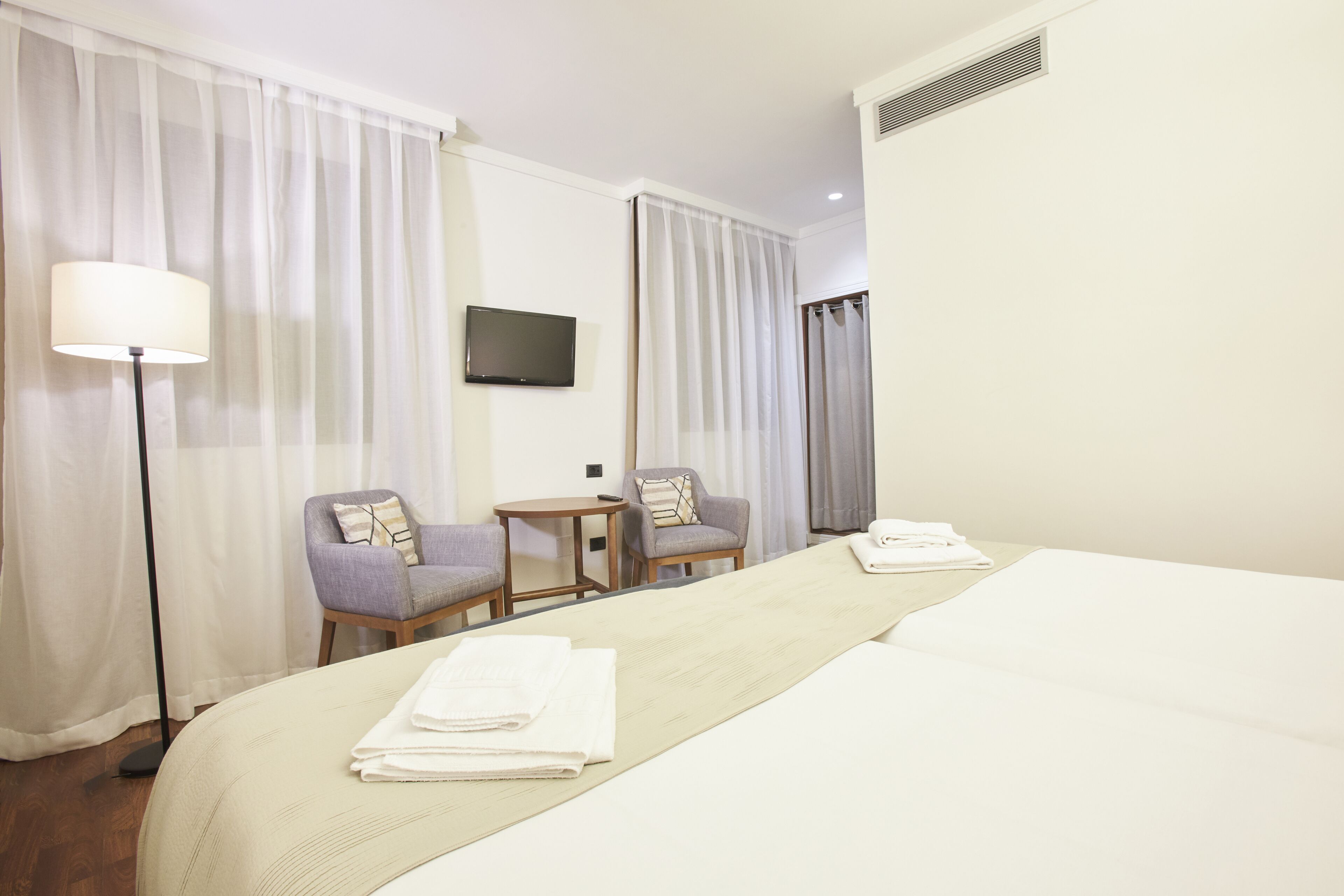 superior double room | 1 bedroom, minibar, in-room safe, desk