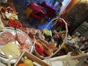 Breakfast buffet - B&B Corte di Re Artù (Lucca)