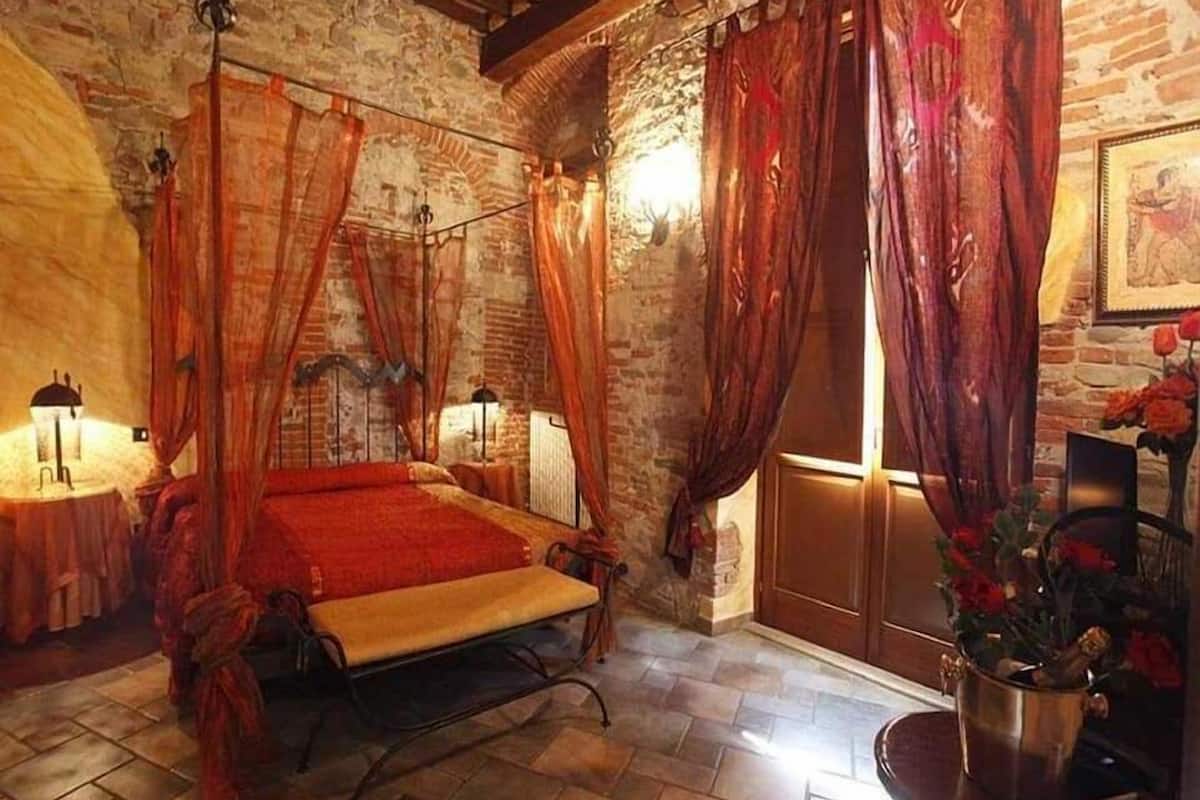 Comfort Double Room | 1 bedroom, minibar, individually decorated, free WiFi