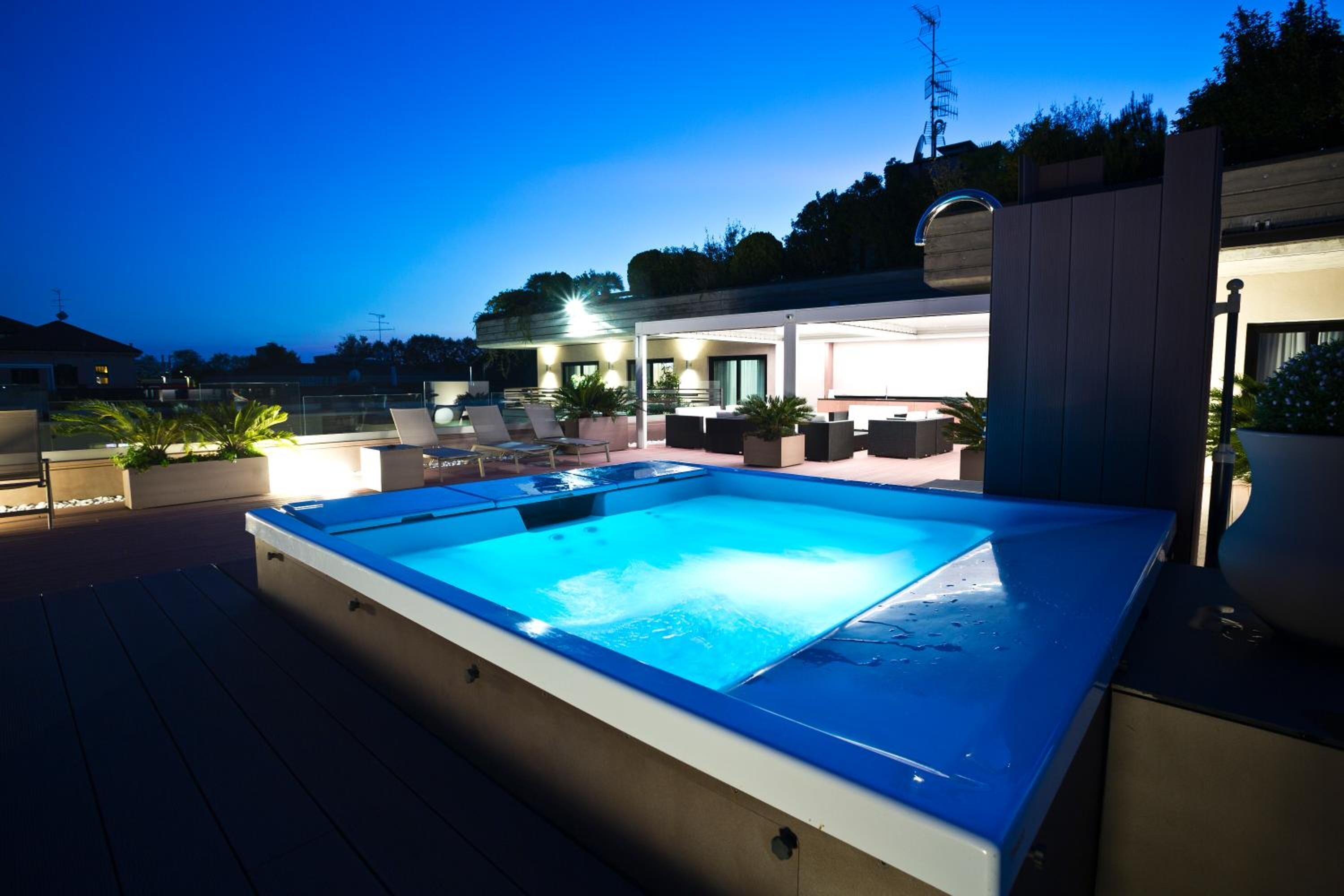 seasonal outdoor pool, open 9:00 am to 8:30 pm, pool loungers