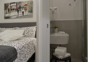 Minibar, in-room safe, desk, free WiFi - Guest House Mazzini (Rome)