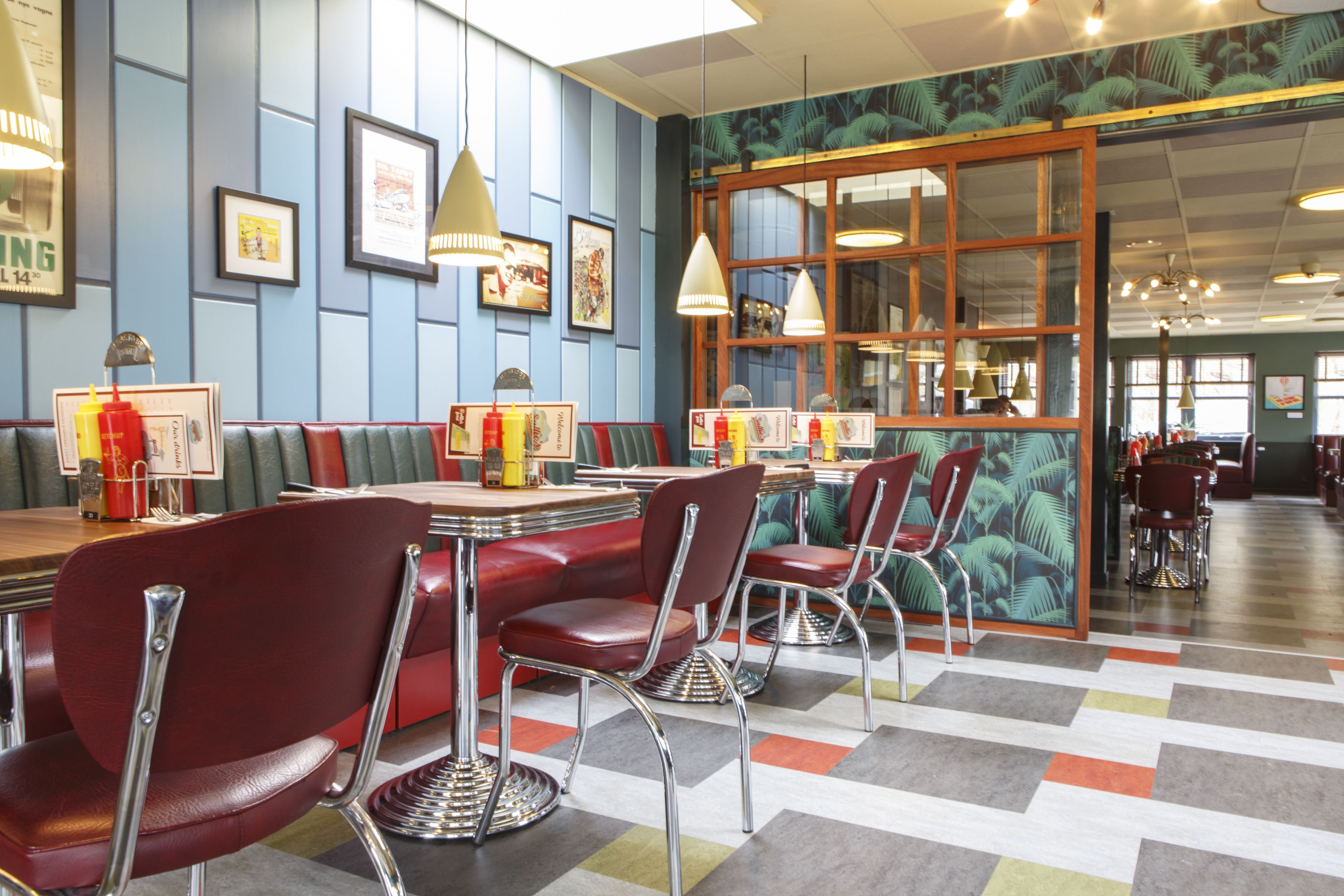 breakfast, lunch, dinner served; american cuisine