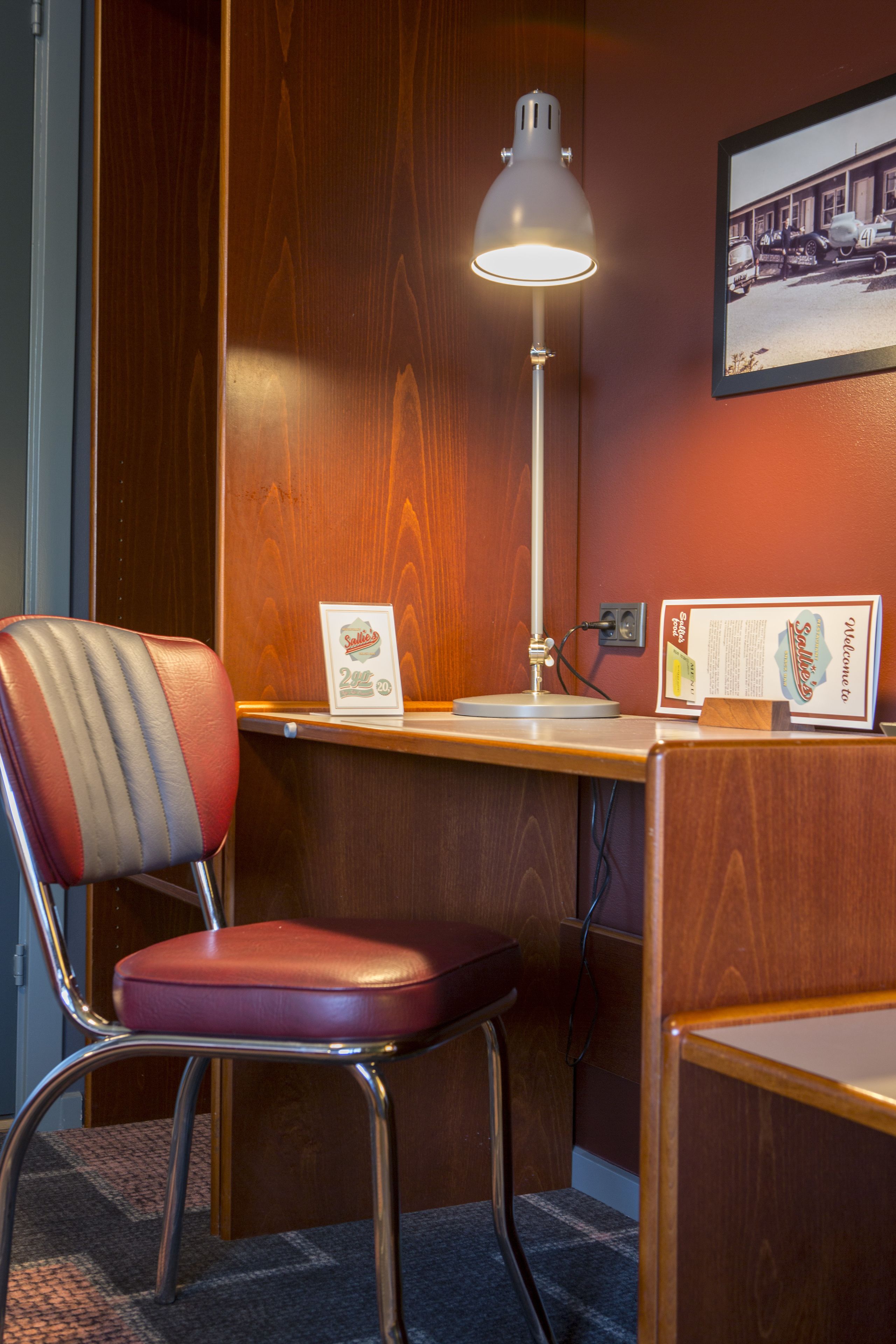 standard twin room, 2 single beds | individually decorated, individually furnished, iron/ironing board