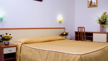 Double Room Single Use | Minibar, in-room safe, individually decorated, individually furnished