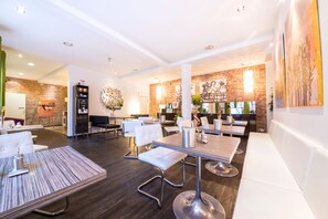 Daily buffet breakfast (EUR 14.50 per person) - ArtHotel City (Nuremberg)