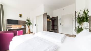 Comfort Double Room | Egyptian cotton sheets, hypo-allergenic bedding, desk, laptop workspace