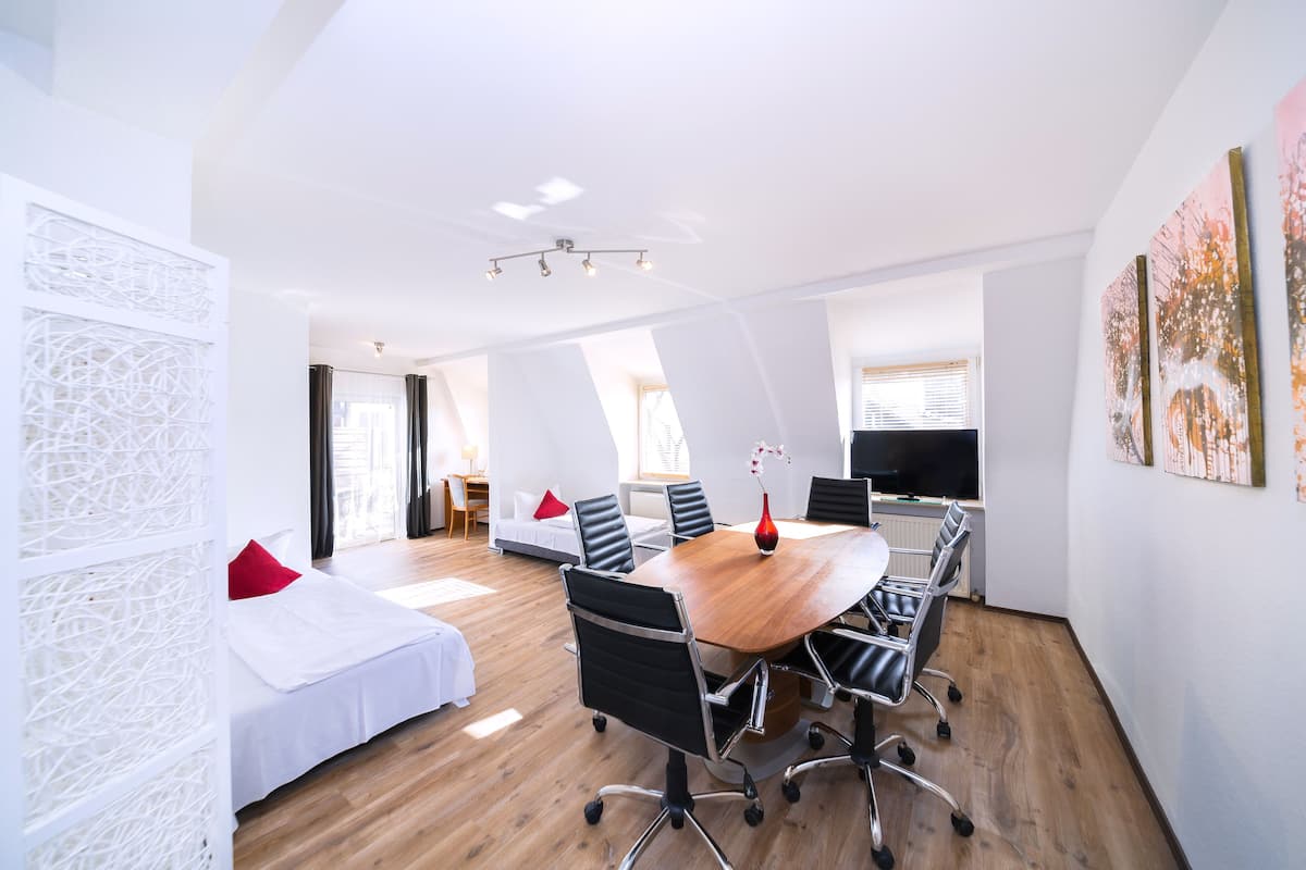 Penthouse with Kitchenette and roof terrace | Egyptian cotton sheets, hypo-allergenic bedding, desk, laptop workspace