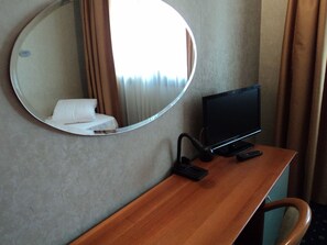Desk, soundproofing, free WiFi, bed sheets - Hotel Il Cecchini (Pasiano di Pordenone)