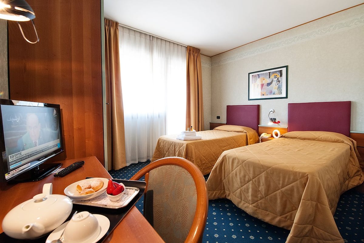 desk, soundproofing, free wifi, bed sheets