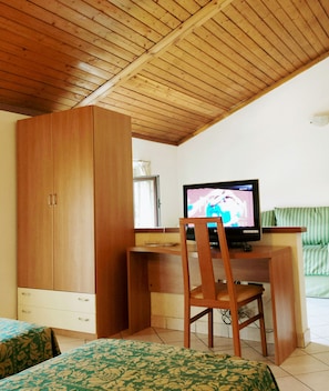 Triple Room | Desk, blackout drapes, free WiFi - Hotel Eden (Milan)