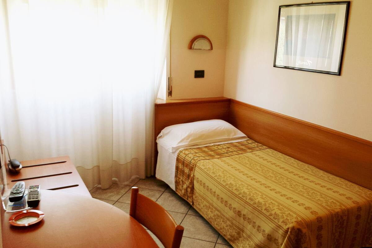 Desk, blackout curtains, free WiFi
