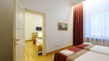 Quadruple Room | In-room safe, soundproofing, iron/ironing board, cribs/infant beds