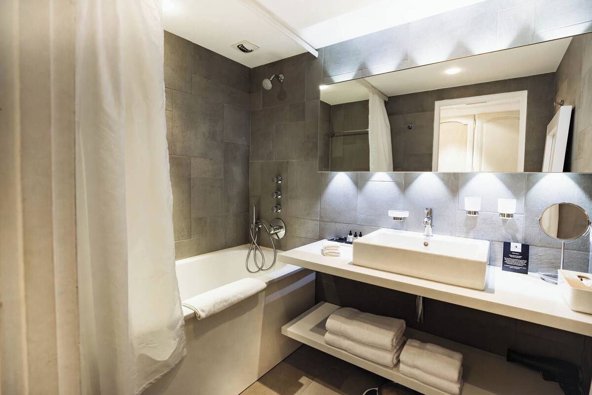 comfort double room, bathtub | bathroom | designer toiletries, hair dryer, bathrobes, slippers