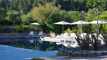 Piscina externa sazonal