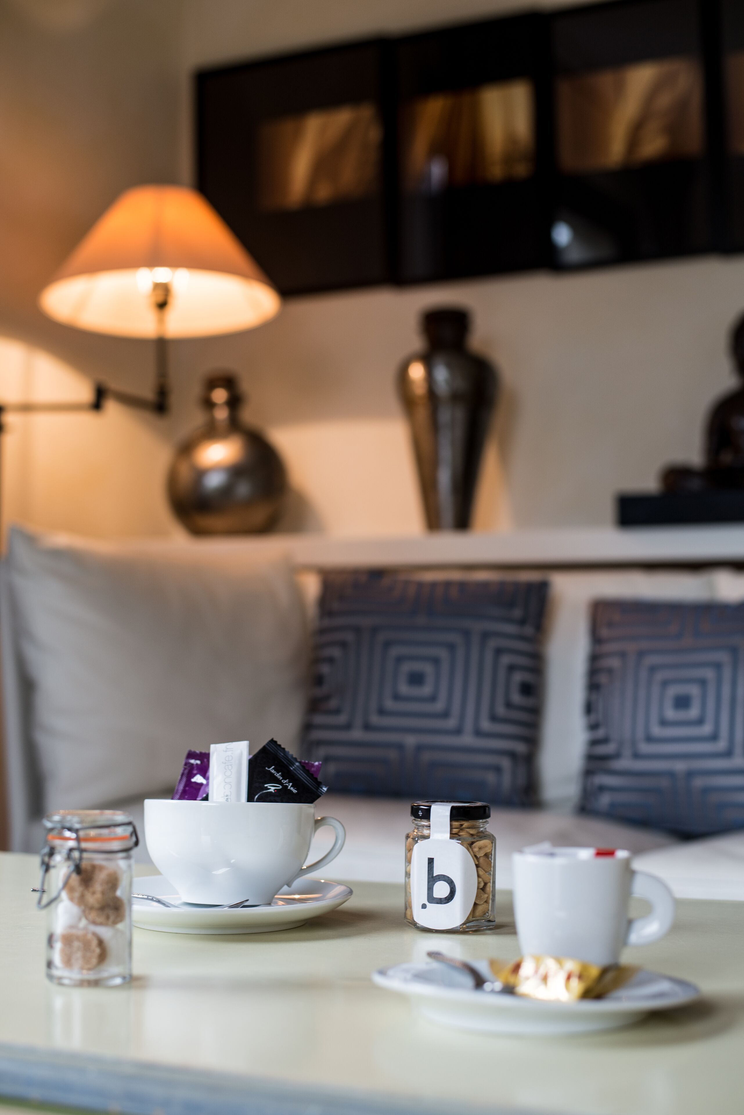 高档床上用品、迷你吧、客房内保险箱、特色装修