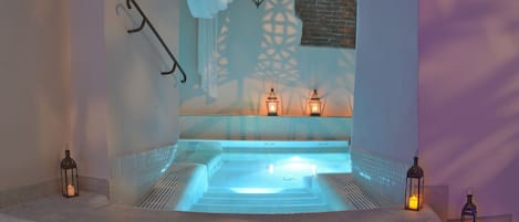 Indoor spa tub