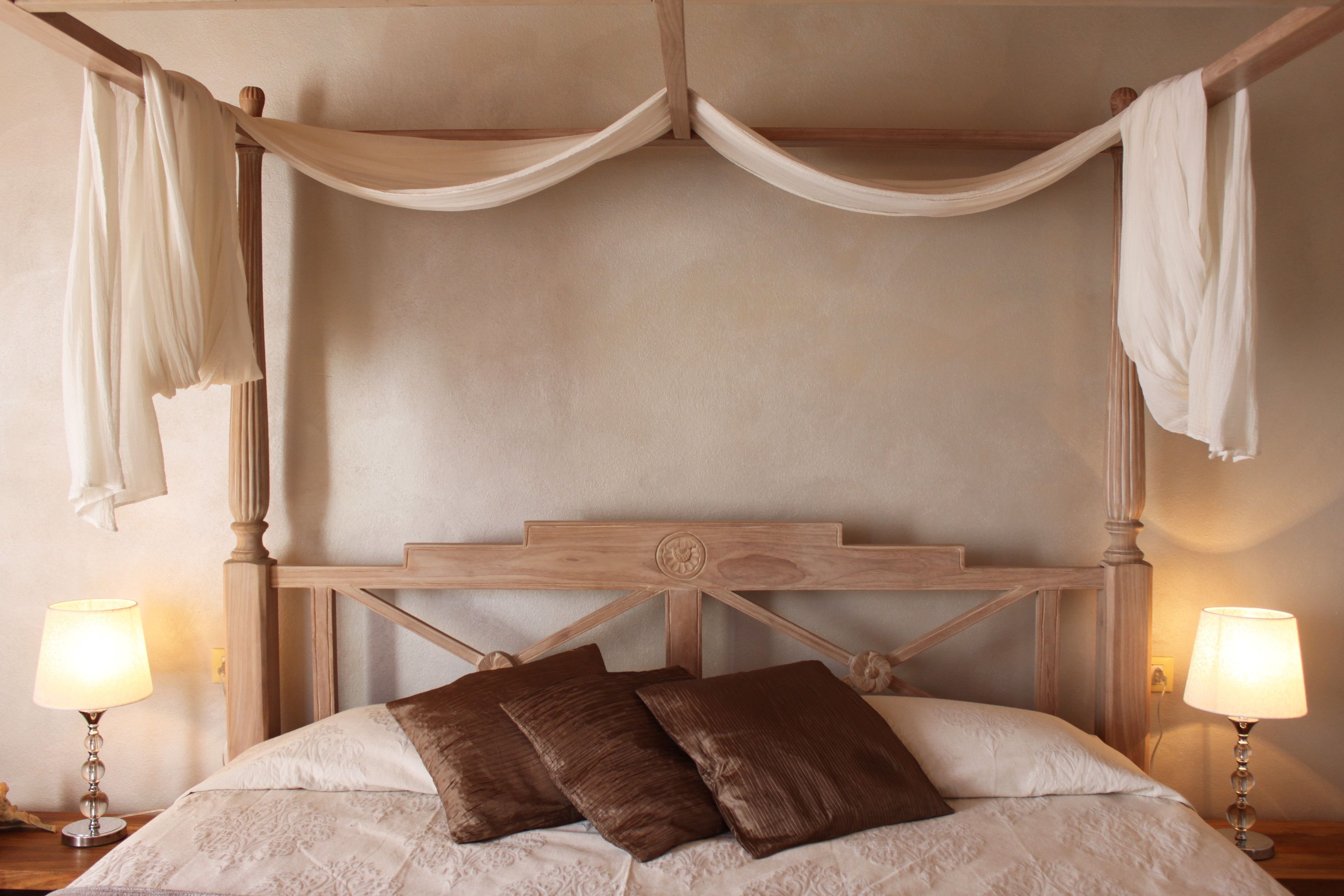 minibar, desk, bed sheets