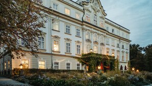 A large, classical building with multiple windows and a central entrance. - Schloss Leopoldskron (Salzburg)