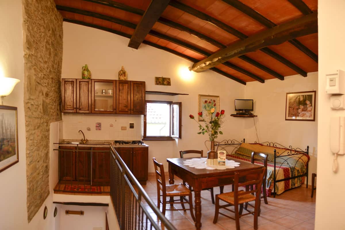 Apartment for 2 people final cleaning 10euro per person per stay cost excluded | Khu phòng khách