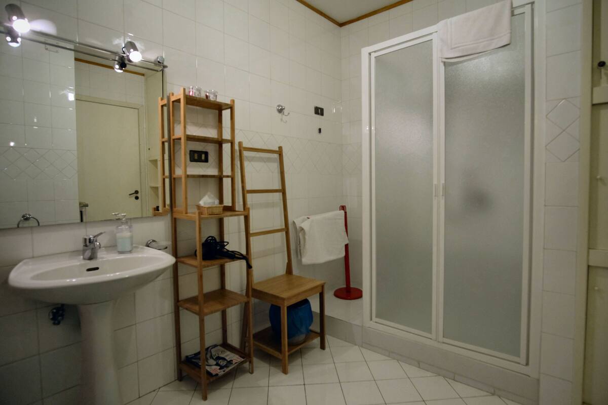 Double Room | Bathroom | Free toiletries, hair dryer, towels