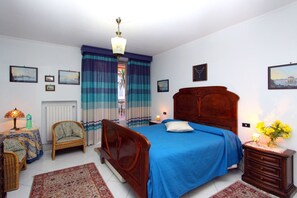 1 bedroom, Frette Italian sheets, premium bedding, pillow-top beds - Casa 12 (Naples)