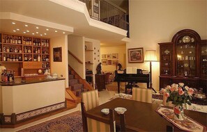 Dining - Casa 12 (Naples)