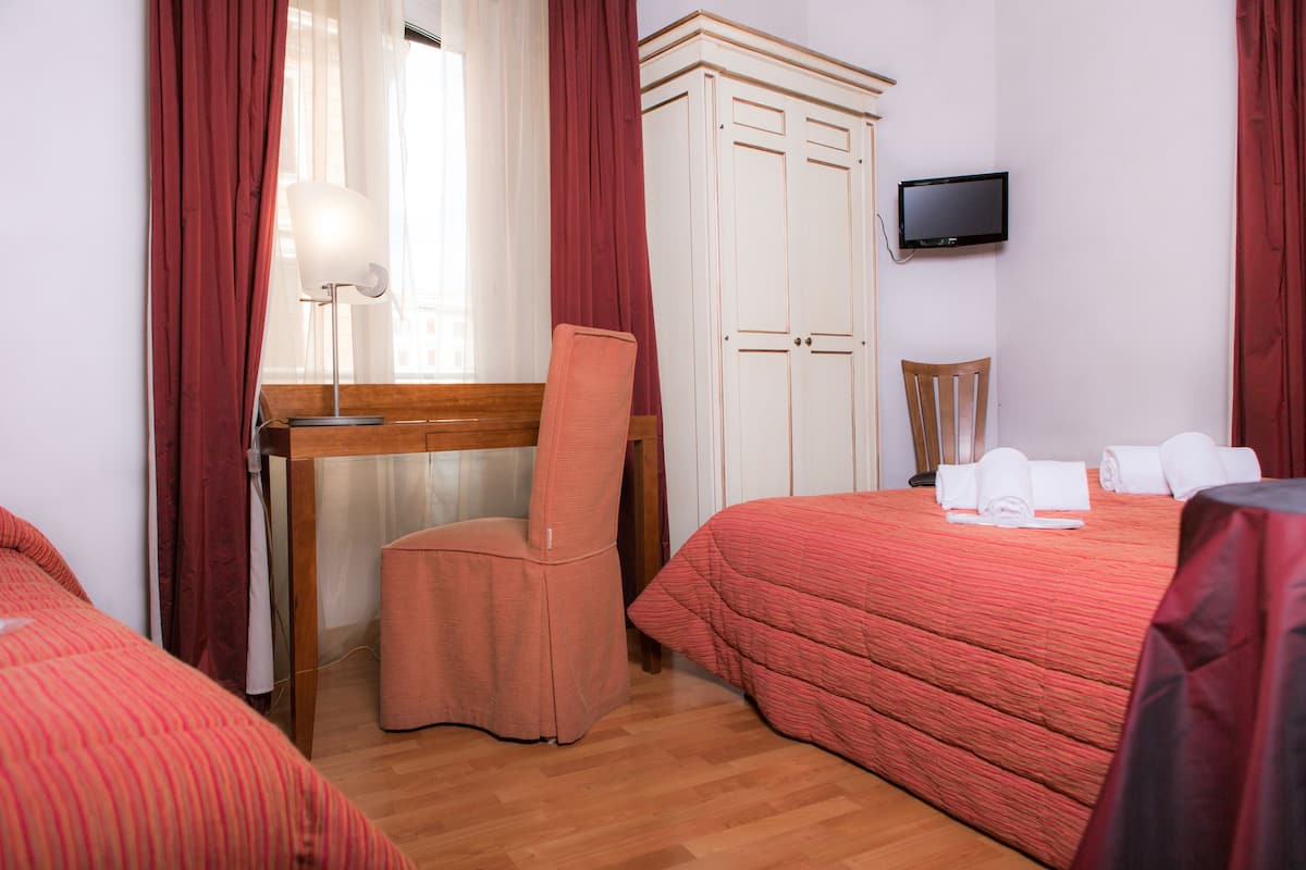 Phòng đơn | Bộ trải giường bằng vải Frette của Ý, chăn bông, nệm Select Comfort